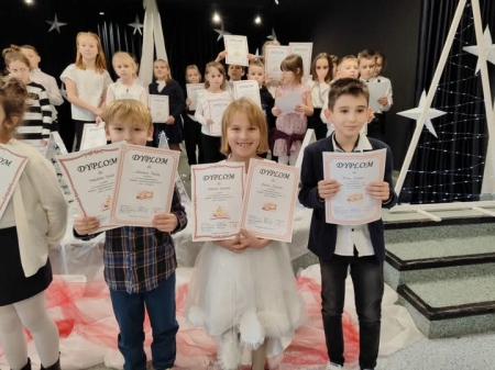 SZKOLNY ETAP IV POWIATOWEGO KONKURSU WOKALNO - RECYTATORSKIEGO DLA KLAS I - III 