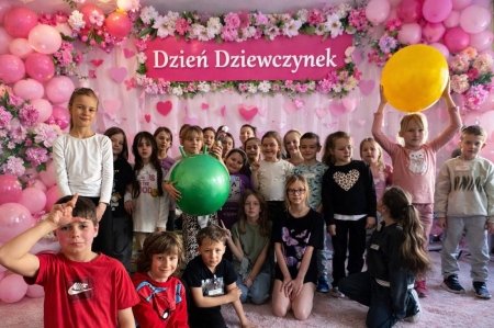 Dzień Kobiet w świetlicy szkolnej.