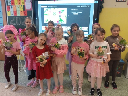 ŚWIĘTO DZIEWCZYNEK W KLASIE 2A